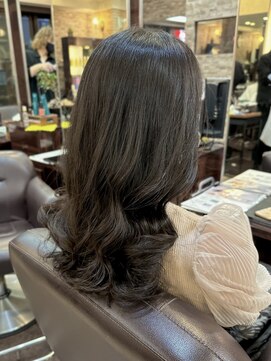 キャラ 池袋本店(CHARA) コテ巻き風パーマで立体感のあるロングヘアが可愛い！【貴也】