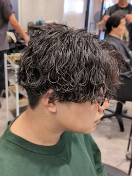 プルーブトウキョウ 渋谷(PROVE TOKYO) センターパート波巻きスパイラルパーマ大人髪メンズツーブロ