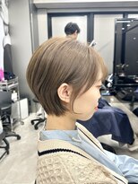 大人かわいい小顔ショートショートヘア30代40代50代白髪ぼかし