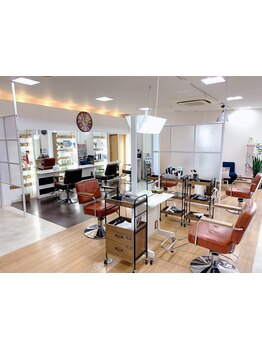 大型店が苦手な方にオススメ！周りを気にせず、ゆったりとしたサロンタイムをお過ごしできます。