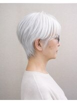 ヘアスタジオヘーフリヒ(HAIR STUDIO HoFLICH)&nbsp;白髪を活かす/白髪と向き合う/グレイヘア/白髪ぼかし