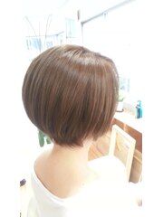 ■美髪「丸みショートボブ」＆デザインカラー