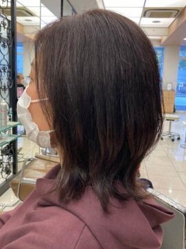 ミーティア バイ クアトロ(Meteor By QUATRO) 外ハネくびれボブミディ