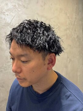 ディスイズバーバーサード(THIS IS BARBER 3rd) ツイストスパイラルパーマ　黒髪　ツーブロック　束感　爽やか
