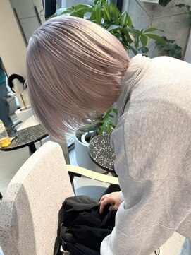 ソル ジングウマエ(SOL JINGUMAE) ミルクティーベージュダブルカラーインナーカラーショートボブ