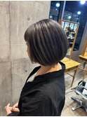 外国人風切りっぱなし前下がりレイヤーボブハイライトグレージュ