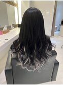 シールエクステでつくるインナーシルバーの黒髪ロングヘア