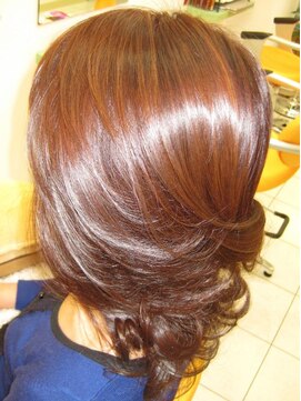 peu a peu 軽さと柔らかな動きのあるナチュラルなレイヤースタイル