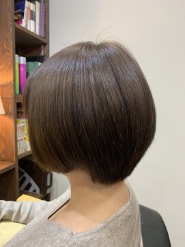 ニッチ(Nitti) ショートボブ
