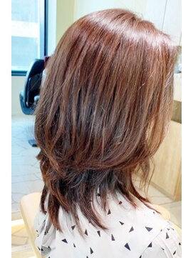 レウナ 外苑前(Reuna) 【30代40代50代】ミディアムレイヤー　ボリュームアップレイヤー