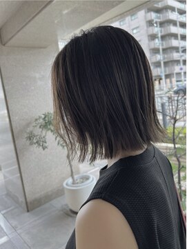 アミュー(amiu) パッと切りっぱなしボブ/くすみベージュ