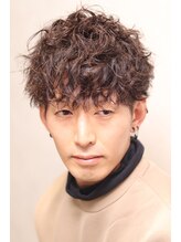 ミルトニア(MILTONIA) 30代40代クルクルスパイラルパーマツーブロックマッシュ