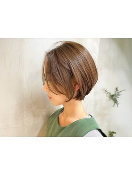 <＊お客様の魅力を引き出すカラーデザイン＊>ワンカラーでも透明感のある色味で、お洒落な印象に［三鷹］