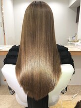 美髪への第一歩を【prier×kew hair】の髪質改善＆縮毛矯正と共に。理想のツヤ髪を叶えます