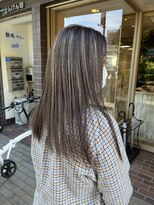 エミーバイモアムー(Emmie byMoremuu)&nbsp;筋感ハイライトカラー