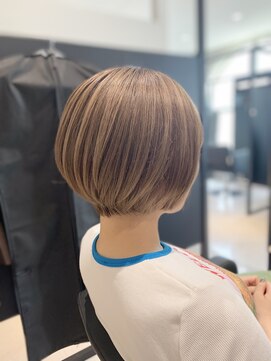 ジエクト アイロ(The Ect ilo) 白髪ぼかしハイライト☆ショートボブ