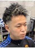 スキンフェード　ツイストパーマ　シルバーメッシュ