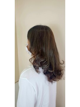 松本平太郎美容室 浦安店 アッシュ系巻き髪/30代40代50代60代