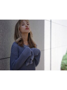 *ツヤ感がたまらない*ほわっと光に透けるシアーカラー♪周りとちょっと違う《number》だけの派手カラー♪