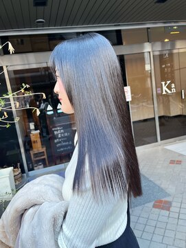 キニ(KINI) 艶髪アッシュグレー/酸性ストレート