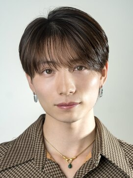 オーシャントーキョーオーバー 渋谷(OCEAN TOKYO OVER) センターパートフェザーパーマニュアンスパーマシャドウパーマ