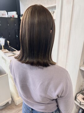 キャアリー(Caary) 福山美容室caary切りっぱなし外ハネハイライトグレージュ20代