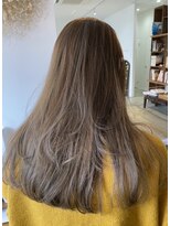 ヘアーアイストゥーレ(HAIR ICI TRE)&nbsp;ハイライト　ロング　ベージュ　柔らかい　プツっと　担当阿知波