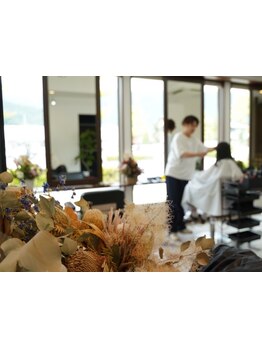 あなたの"なりたい"を丁寧にカウンセリングし、骨格・髪質に合わせた最適なスタイルをご提案いたします♪