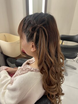 スパイア(SPIRE) 編み込みハーフツインxリボンアレンジ