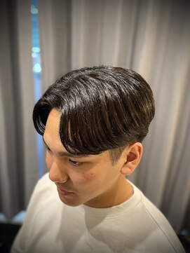 プラウド(PROUD) センターパート毛流れパーマニュアンスパーマ田町シェービング