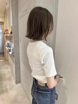 ヨーク(YOKE) YOKE 切りっぱなしボブ外ハネボブ結べるボブグレーベージュ