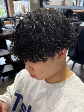 リット バイ フィフス 鹿児島中央駅店(Lit. by fifth) 鹿児島メンズショート波巻きパーマツイスパメンズパーマ刈り上げ