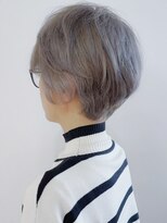 リコ(LIKO)&nbsp;大人のグレイショートスタイル☆大人ヘア/明るい白髪染め/ぼかし