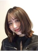 顔周りレイヤーカットくびれヘアミルクティーベージュカラー