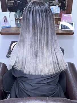 ブレイズヘアー(BLAZEhair) 【他店修正】ホワイトシルバーバレイヤージュ×ブリーチ2回