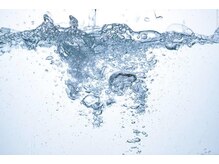 短時間の生炭酸頭皮ケアで髪と頭皮がスッキリ、リセット!!爽快感と美髪をその場で実感。(メンズ/スパ/十三)