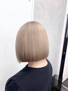 リアンリリィ バイ エイル トウキョウ(Lian lily by Eir Tokyo) ボブ×ミルクティーベージュ