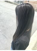 ロングヘア×派手になりすぎない極細ハイライト