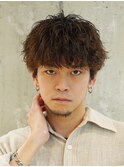 ラフな質感の無造作パーマ×スパイキーショートスタイル