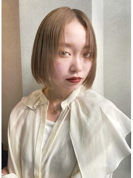 クイン(qin) 透明感ベージュボブ