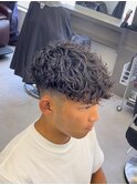 スパイキーショートブルーブラックフェザーパーマサーフカール