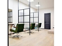 リア(Ri-ah)の雰囲気（シンプルで落ち着いた空間で上質なサロンタイムを－。）