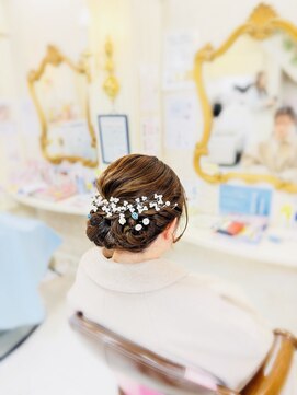 美容室 ティンカーベル シニヨンヘア