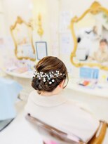 美容室 ティンカーベル シニヨンヘア