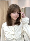 前髪ありミディアムレイヤーカット顔まわり透明感カラーベージュ