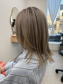 ロリ(Loli)の写真/“今”のあなたに似合うヘアスタイルを。オシャレでどこか品のあるデザインが大人の綺麗を実現します＊