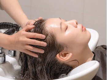 アシャ ヘアー ソリューション 神戸店(asha hair solution)の写真/頭皮診断付き筋膜リリースで眼精疲労もスッキリケア◎[摂津本山/髪質改善/明るい白髪染め/ショートカット]