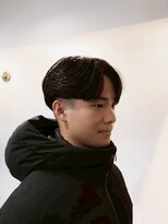 シーンバイラッド ヘルム(SCENE by RAD helm)&nbsp;束感が際立つビジネスセンターパートツーブロックメンズカット