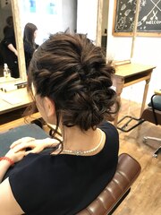 簡単パーティヘアアレンジ 