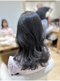 ミディアムヘアグレージュカラーレイヤーカット斜めバング